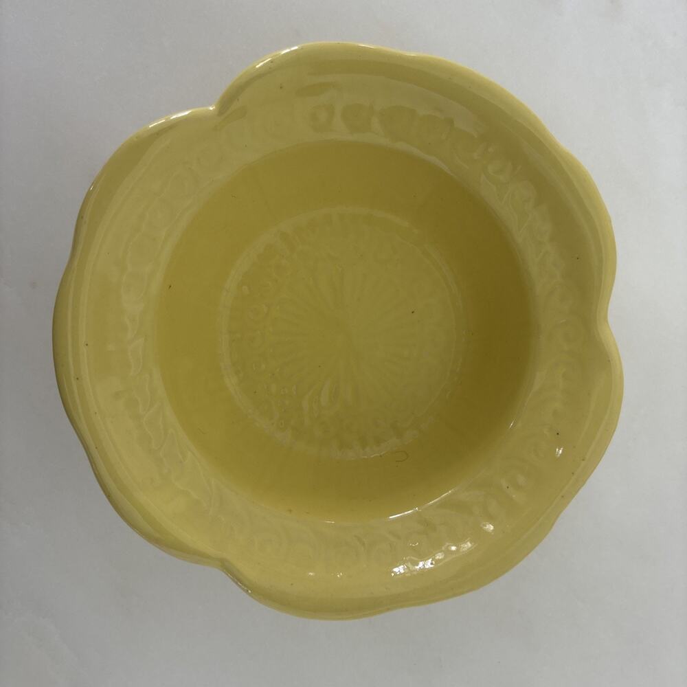 Vintage McCoy USA Yellow Scalloped Flower Art Pottery Bowl Dish Planter 6"x2.5"